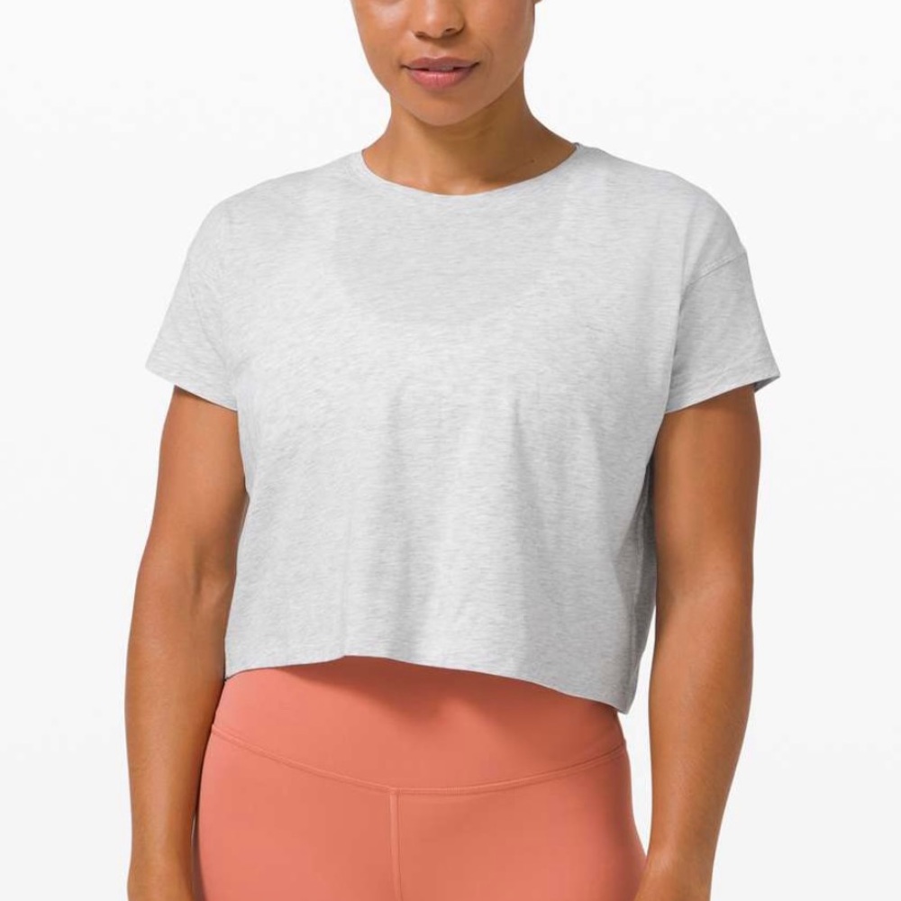 Lululemon Cates Tee Cropped☁️☁️